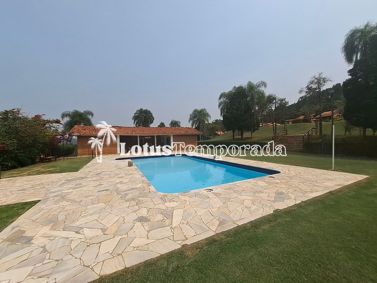 Chácara para eventos e casamentos com piscina e suítes LT073