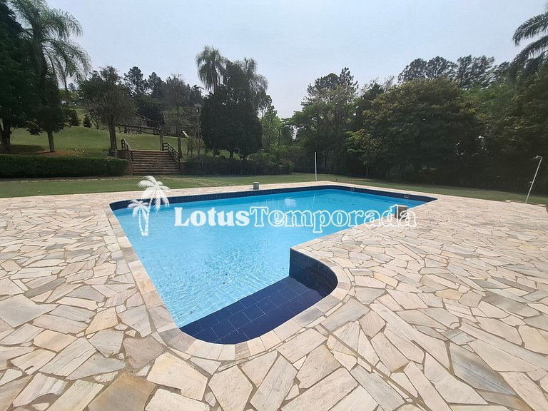 Chácara para eventos e casamentos com piscina e suítes LT073