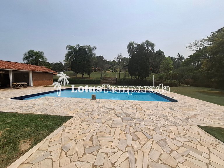 Chácara para eventos e casamentos com piscina e suítes LT073