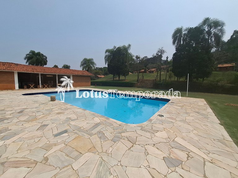 Chácara para eventos e casamentos com piscina e suítes LT073