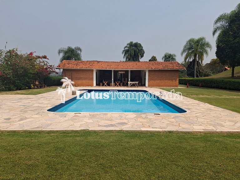 Chácara para eventos e casamentos com piscina e suítes LT073