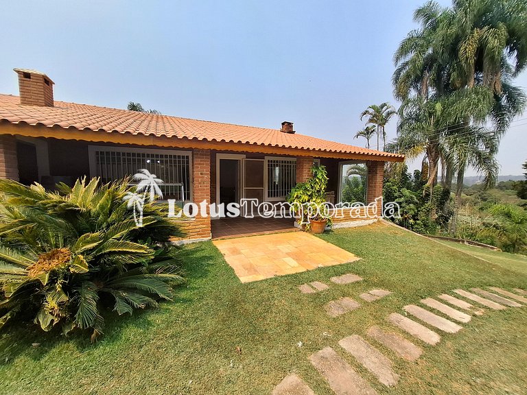 Chácara para eventos e casamentos com piscina e suítes LT073