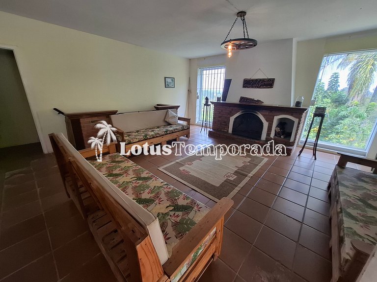 Chácara para eventos e casamentos com piscina e suítes LT073