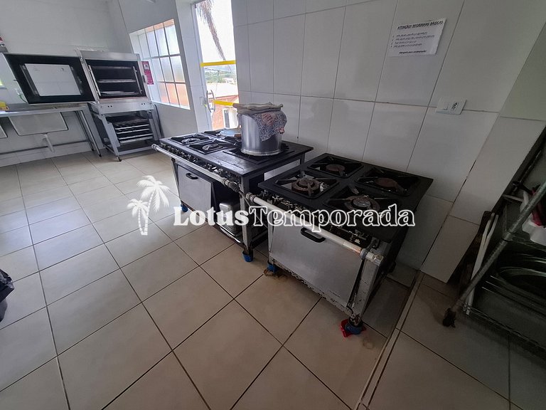 Chácara para eventos e casamentos com piscina e suítes LT073