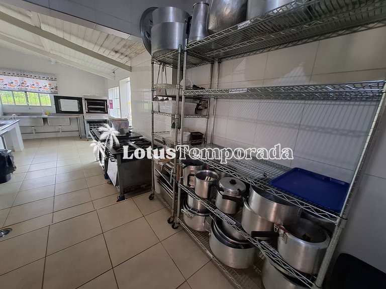 Chácara para eventos e casamentos com piscina e suítes LT073