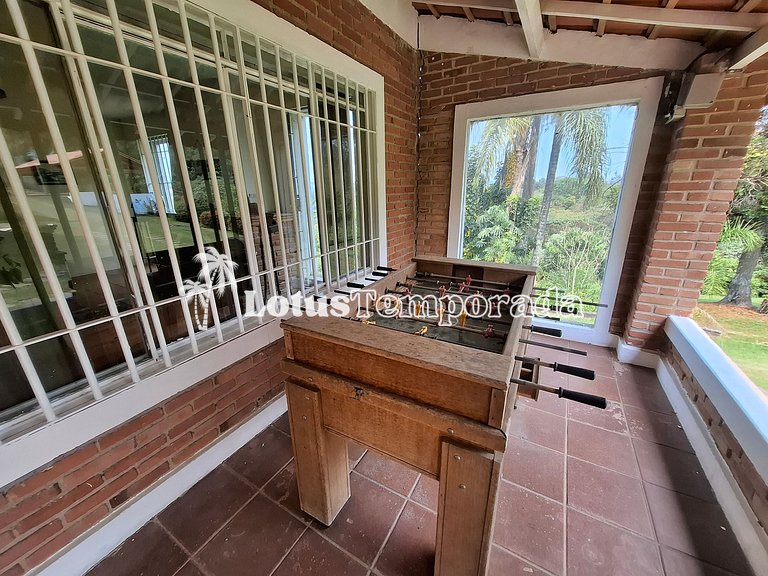 Chácara para eventos e casamentos com piscina e suítes LT073