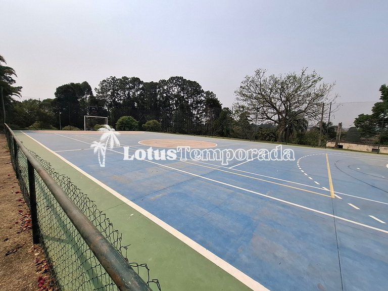 Chácara para eventos e casamentos com piscina e suítes LT073