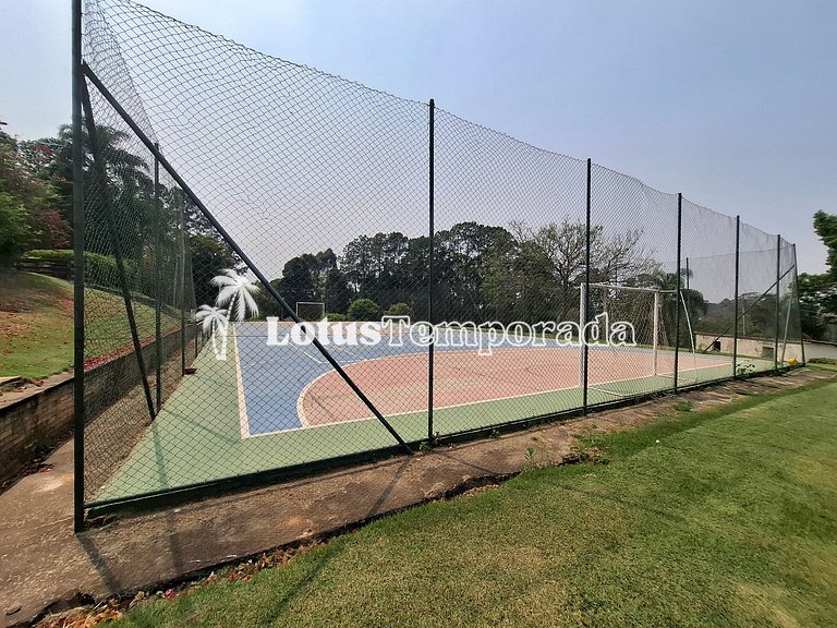 Chácara para eventos e casamentos com piscina e suítes LT073