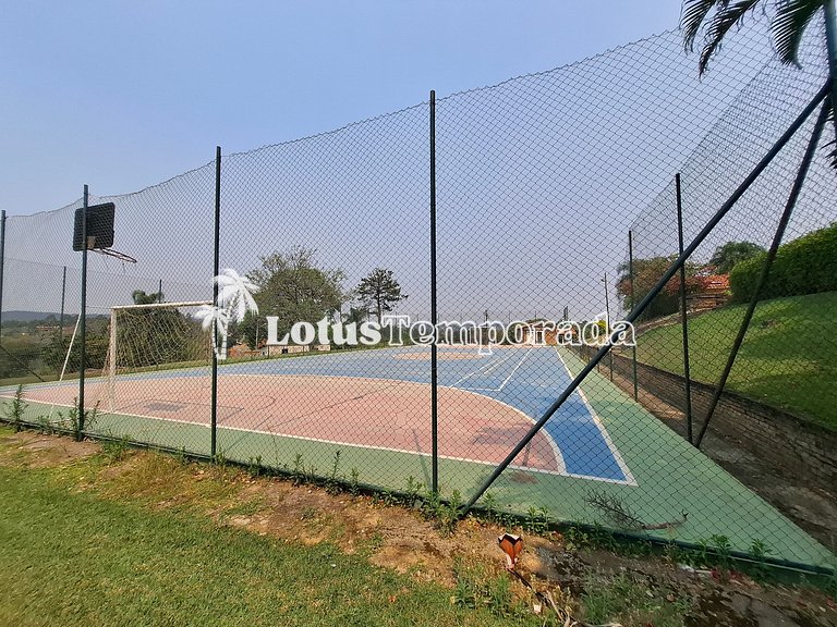 Chácara para eventos e casamentos com piscina e suítes LT073