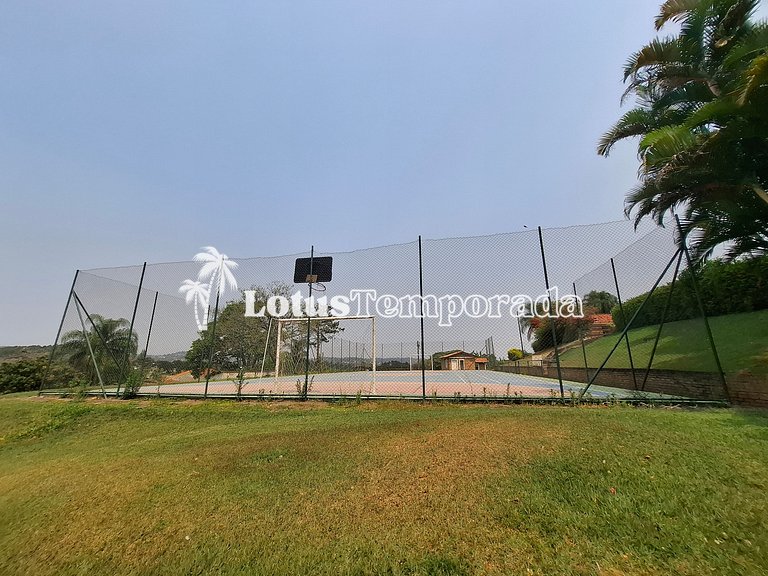 Chácara para eventos e casamentos com piscina e suítes LT073