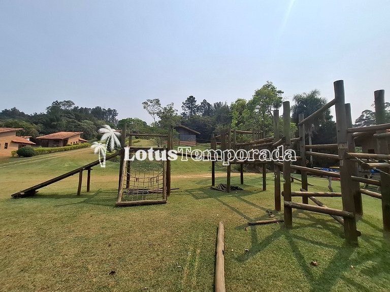 Chácara para eventos e casamentos com piscina e suítes LT073