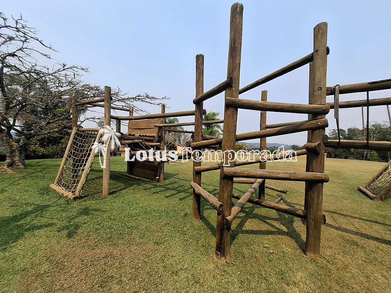 Chácara para eventos e casamentos com piscina e suítes LT073