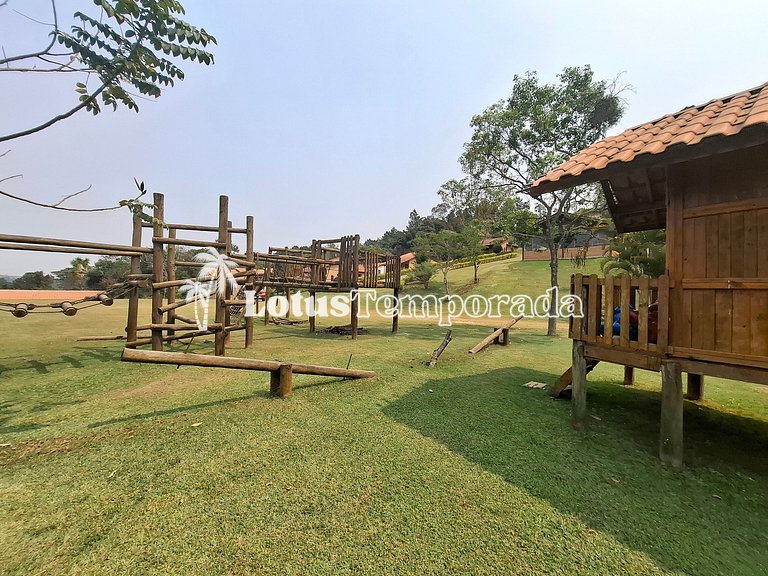 Chácara para eventos e casamentos com piscina e suítes LT073