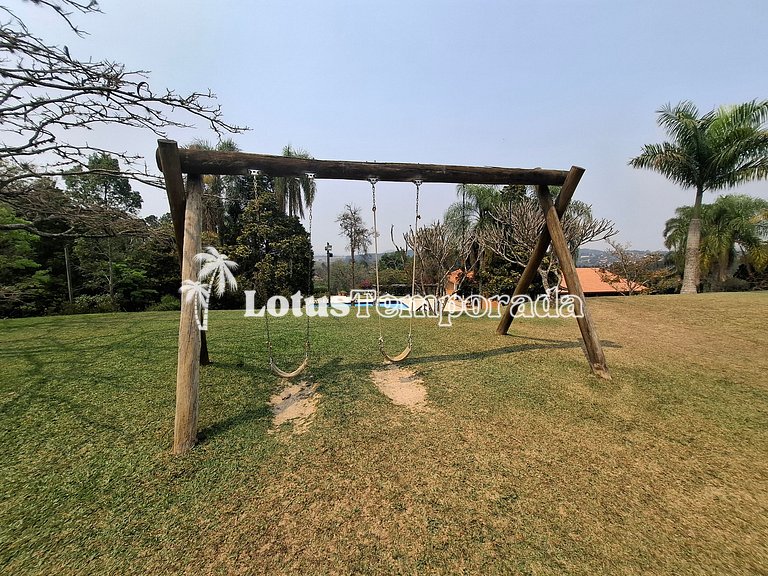 Chácara para eventos e casamentos com piscina e suítes LT073