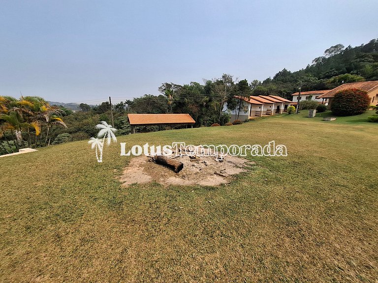 Chácara para eventos e casamentos com piscina e suítes LT073
