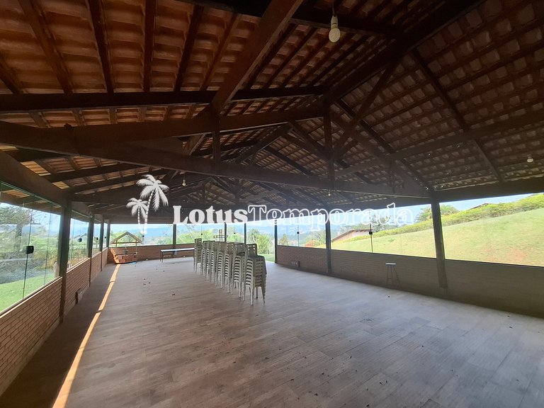 Chácara para eventos e casamentos com piscina e suítes LT073