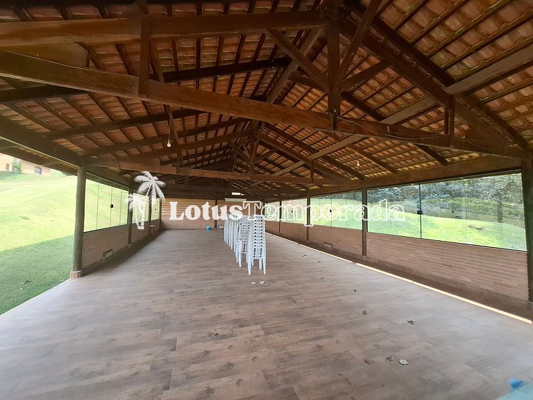 Chácara para eventos e casamentos com piscina e suítes LT073