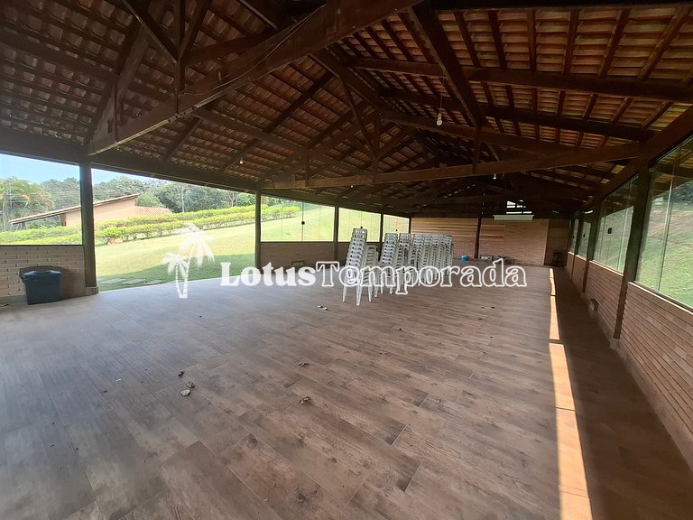 Chácara para eventos e casamentos com piscina e suítes LT073