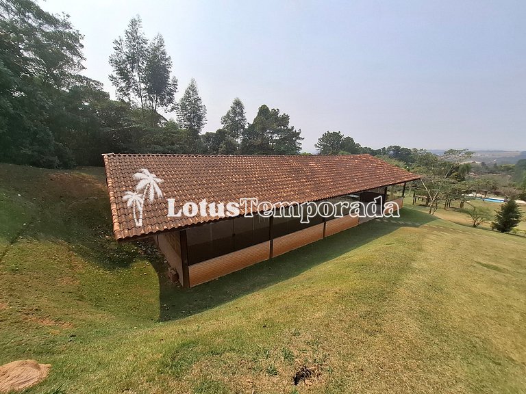 Chácara para eventos e casamentos com piscina e suítes LT073