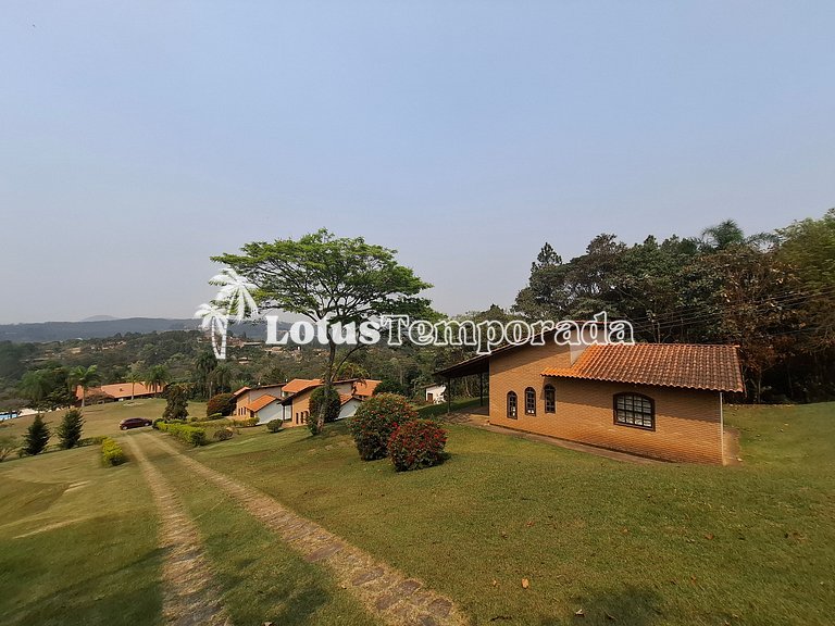 Chácara para eventos e casamentos com piscina e suítes LT073
