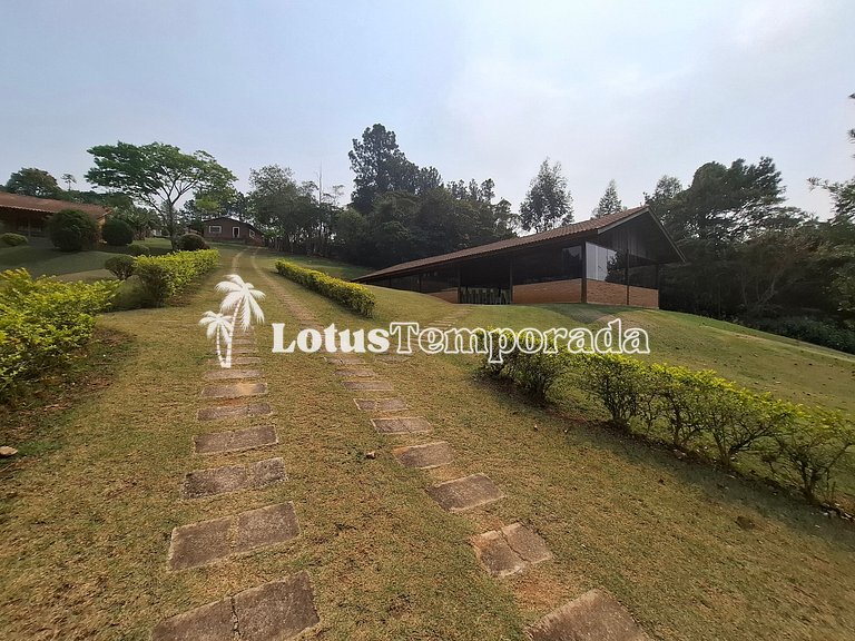 Chácara para eventos e casamentos com piscina e suítes LT073