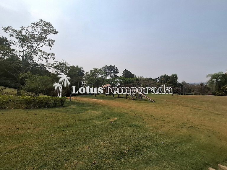 Chácara para eventos e casamentos com piscina e suítes LT073