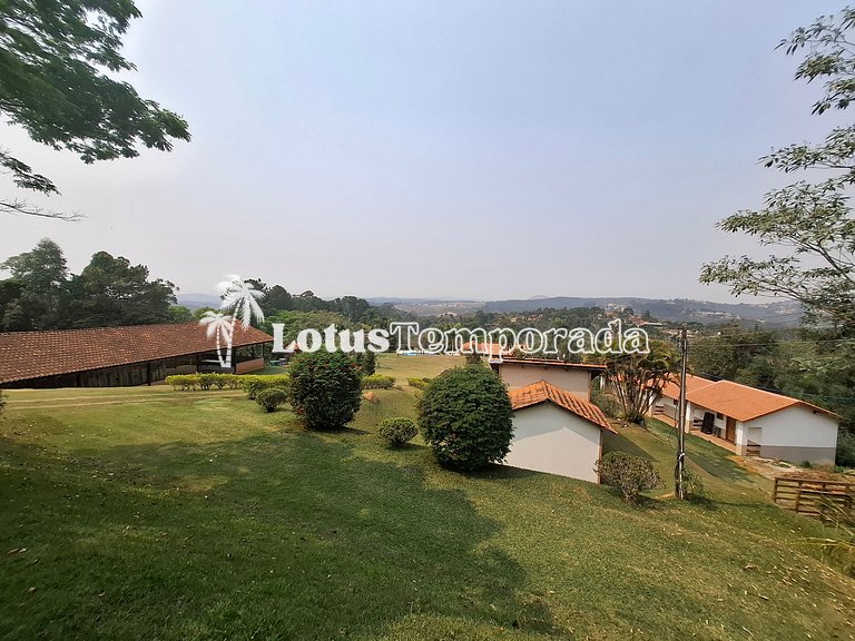 Chácara para eventos e casamentos com piscina e suítes LT073