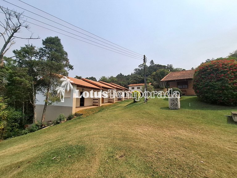 Chácara para eventos e casamentos com piscina e suítes LT073
