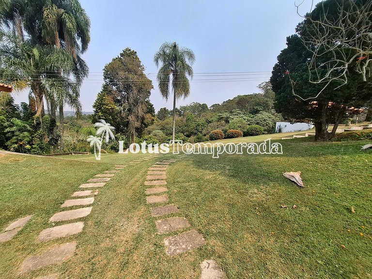 Chácara para eventos e casamentos com piscina e suítes LT073