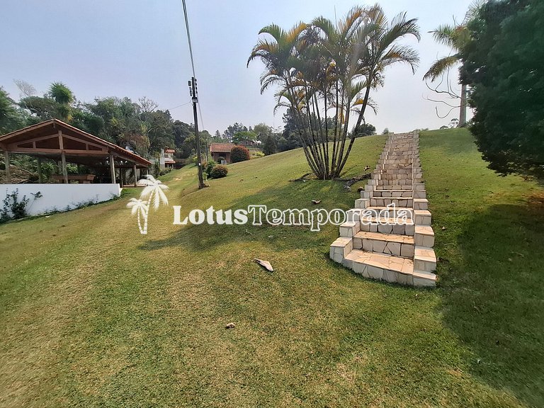 Chácara para eventos e casamentos com piscina e suítes LT073