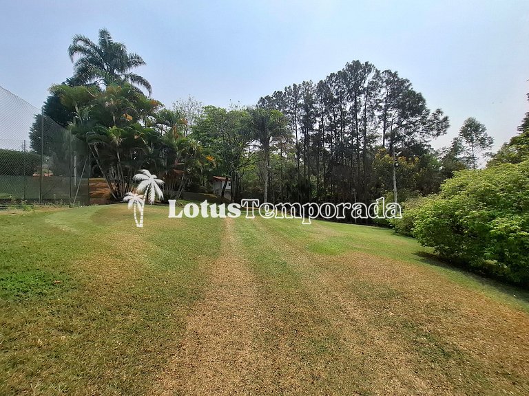 Chácara para eventos e casamentos com piscina e suítes LT073