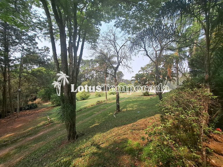 Chácara para eventos e casamentos com piscina e suítes LT073