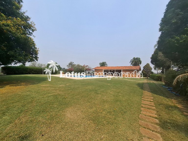 Chácara para eventos e casamentos com piscina e suítes LT073