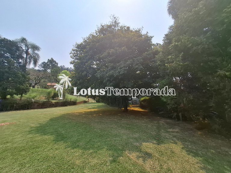 Chácara para eventos e casamentos com piscina e suítes LT073
