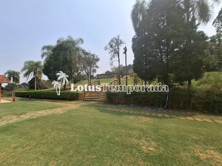 Chácara para eventos e casamentos com piscina e suítes LT073
