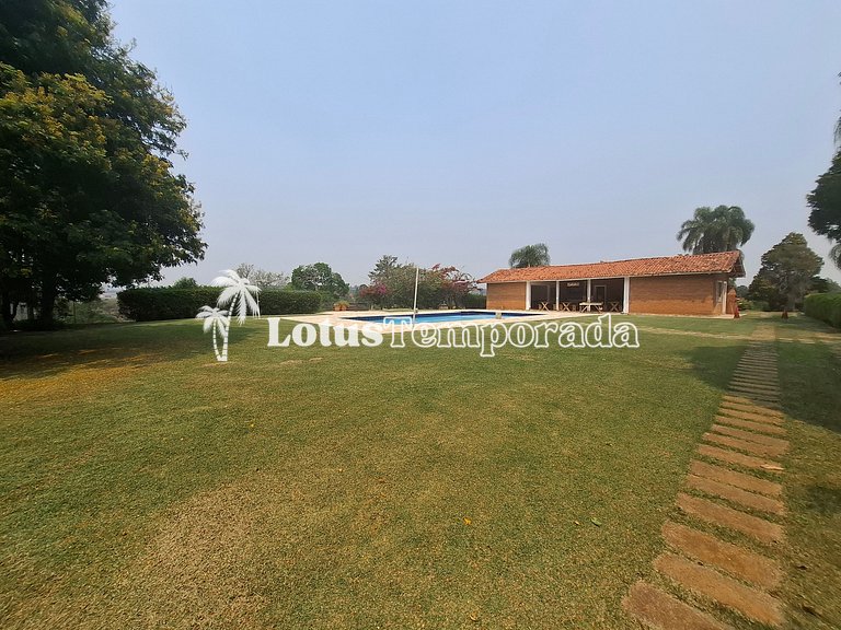 Chácara para eventos e casamentos com piscina e suítes LT073
