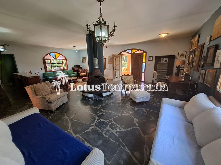 Sítio com piscina, muito conforto e lazer LT0033