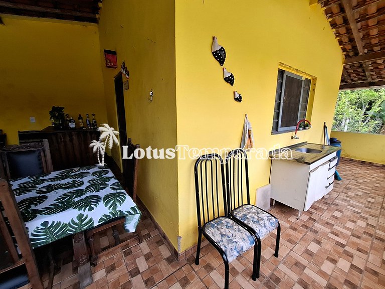 Chácara com piscina, área gourmet e 4 suítes LT0076