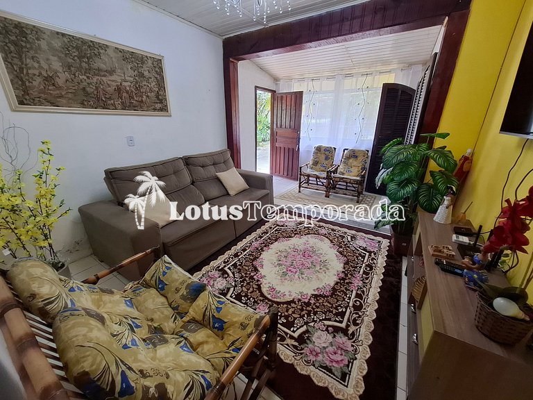 Chácara com piscina, área gourmet e 4 suítes LT0076