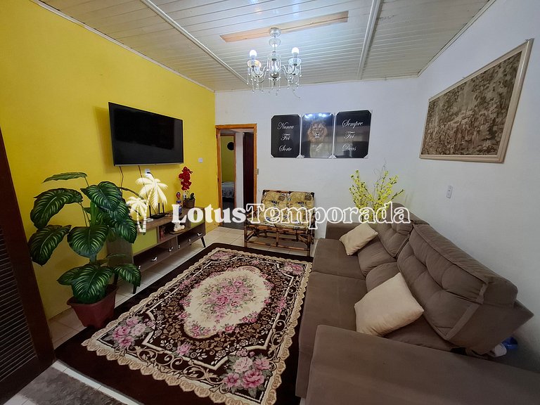 Chácara com piscina, área gourmet e 4 suítes LT0076