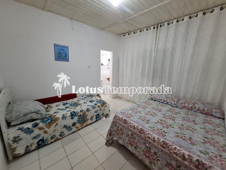 Chácara com piscina, área gourmet e 4 suítes LT0076