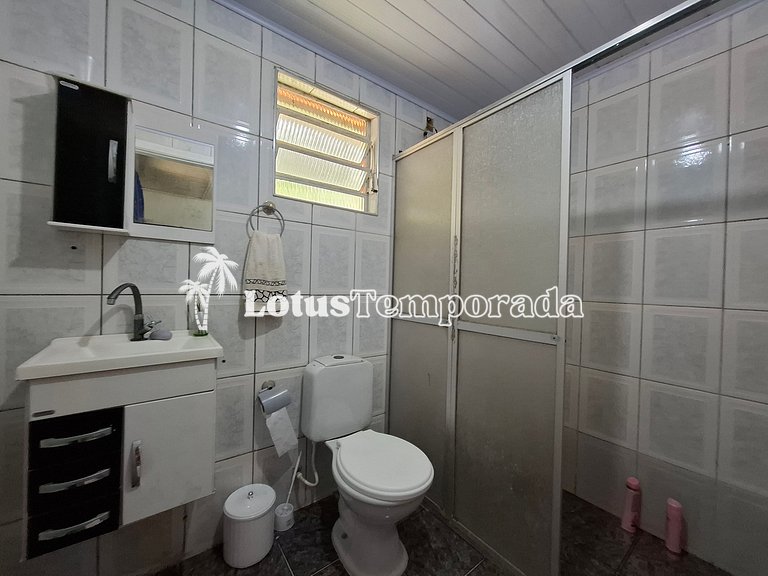 Chácara com piscina, área gourmet e 4 suítes LT0079