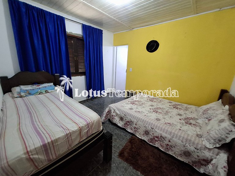 Chácara com piscina, área gourmet e 4 suítes LT0079