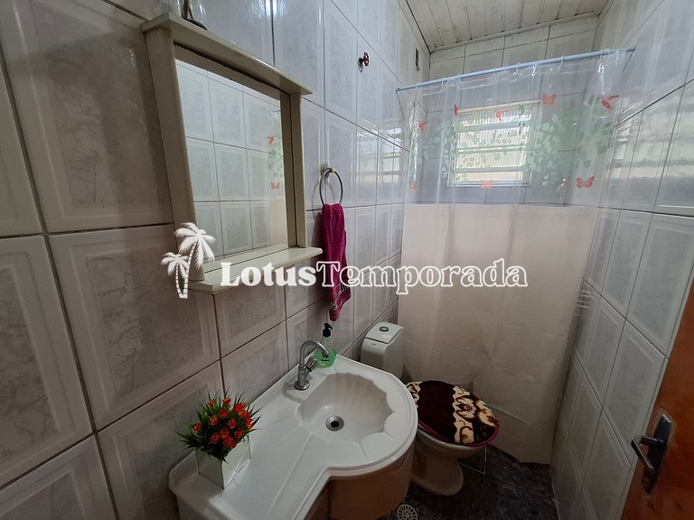 Chácara com piscina, área gourmet e 4 suítes LT0076