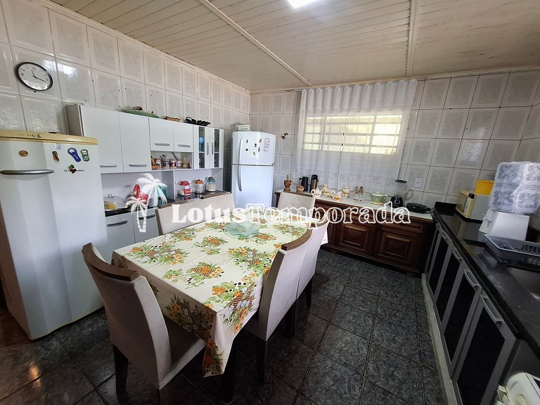 Chácara com piscina, área gourmet e 4 suítes LT0076