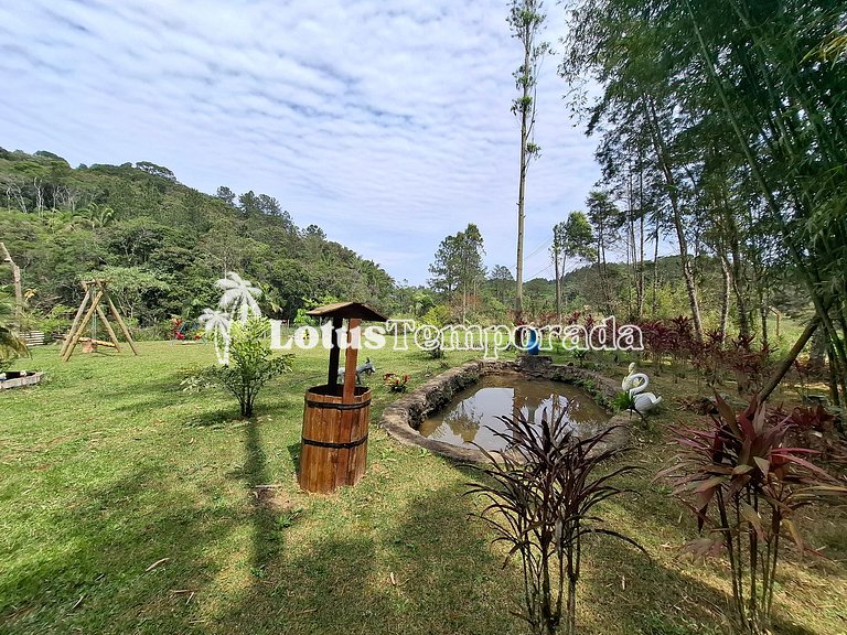 Chácara com piscina, área gourmet e 4 suítes LT0079