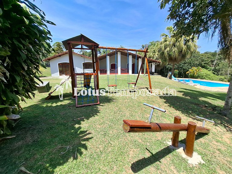 Sítio com quadra de Tênis a beira da Represa LT0054