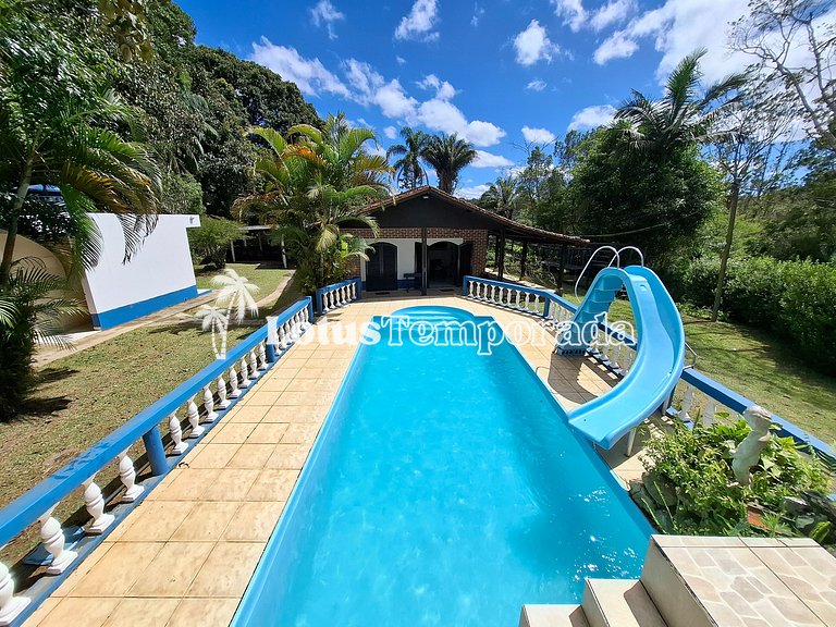 Sitio com piscina, campo de futebol e lagos LT0015