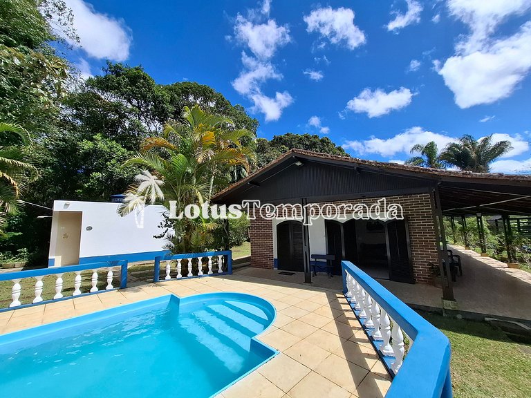 Sitio com piscina, campo de futebol e lagos LT0015