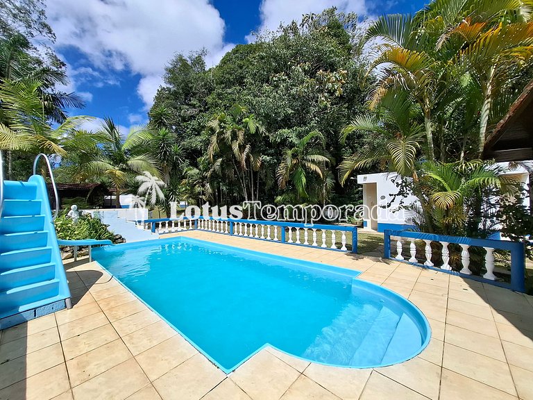 Sitio com piscina, campo de futebol e lagos LT0015